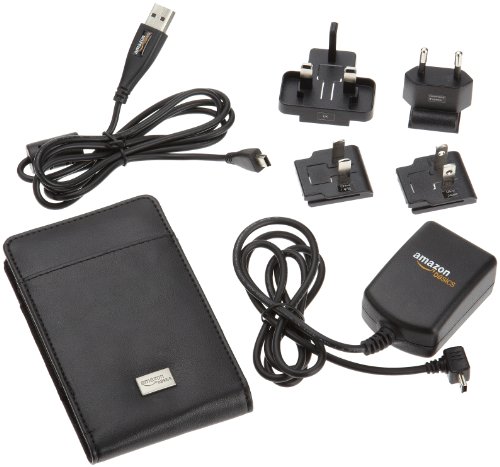 AmazonBasics Zubehörpaket (Tasche für 10,9cm (4,3 Zoll) Geräte, USB Kabel, Ladeadapter, Reiseadapter) für Navigationssysteme